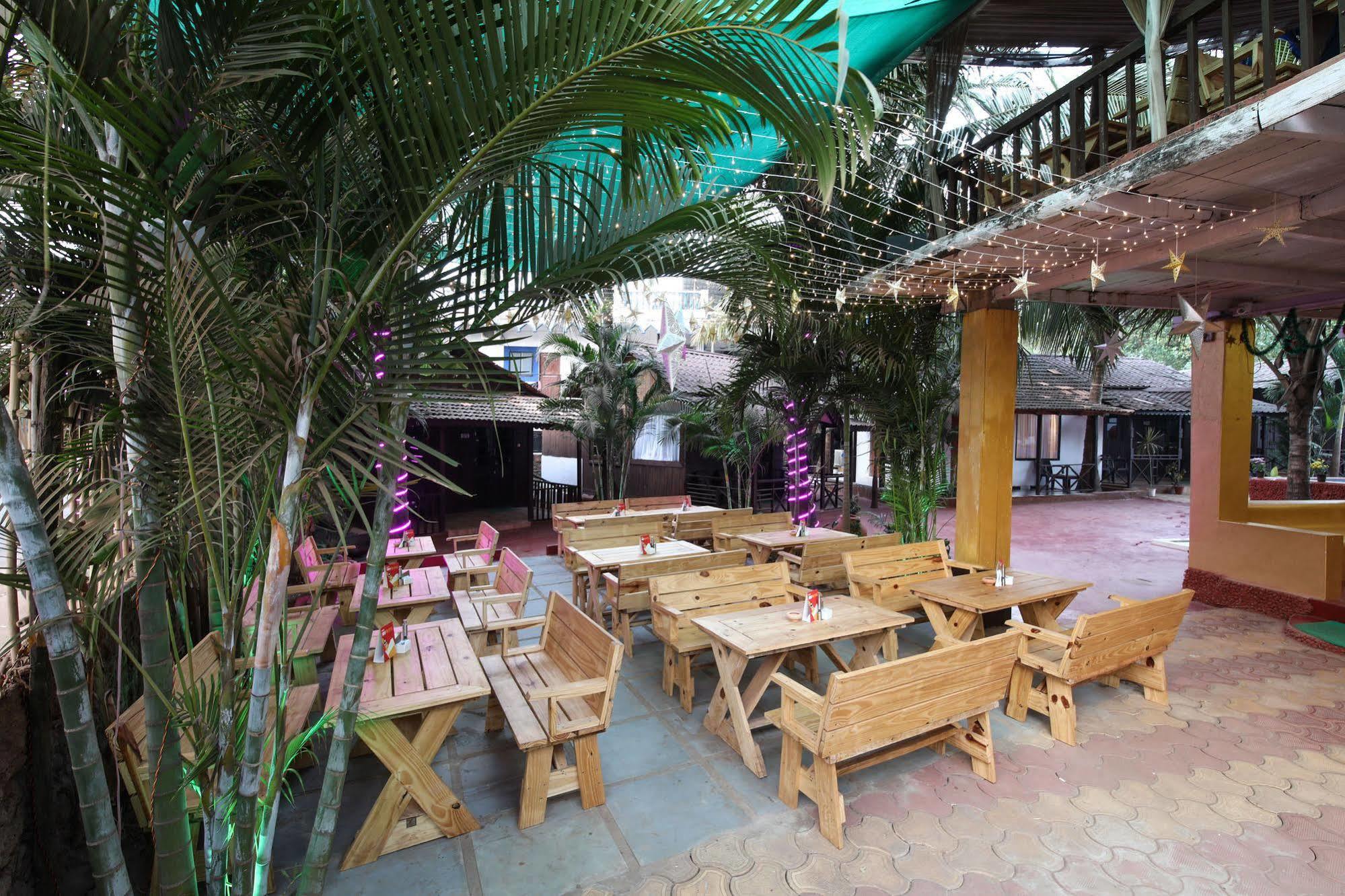 Treebo Trend Ashwem Beach Resort Goa 만드렘 외부 사진