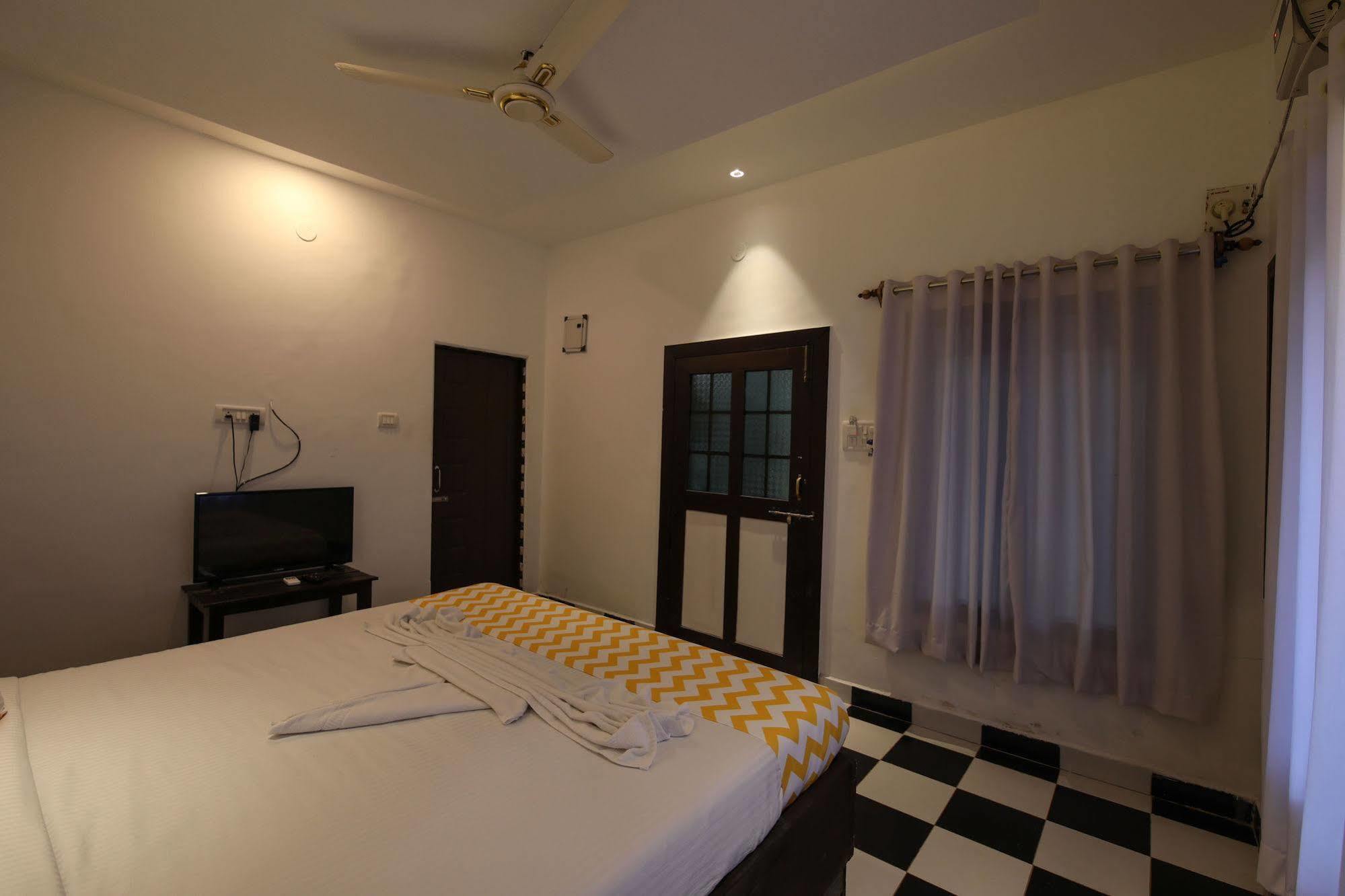 Treebo Trend Ashwem Beach Resort Goa 만드렘 외부 사진