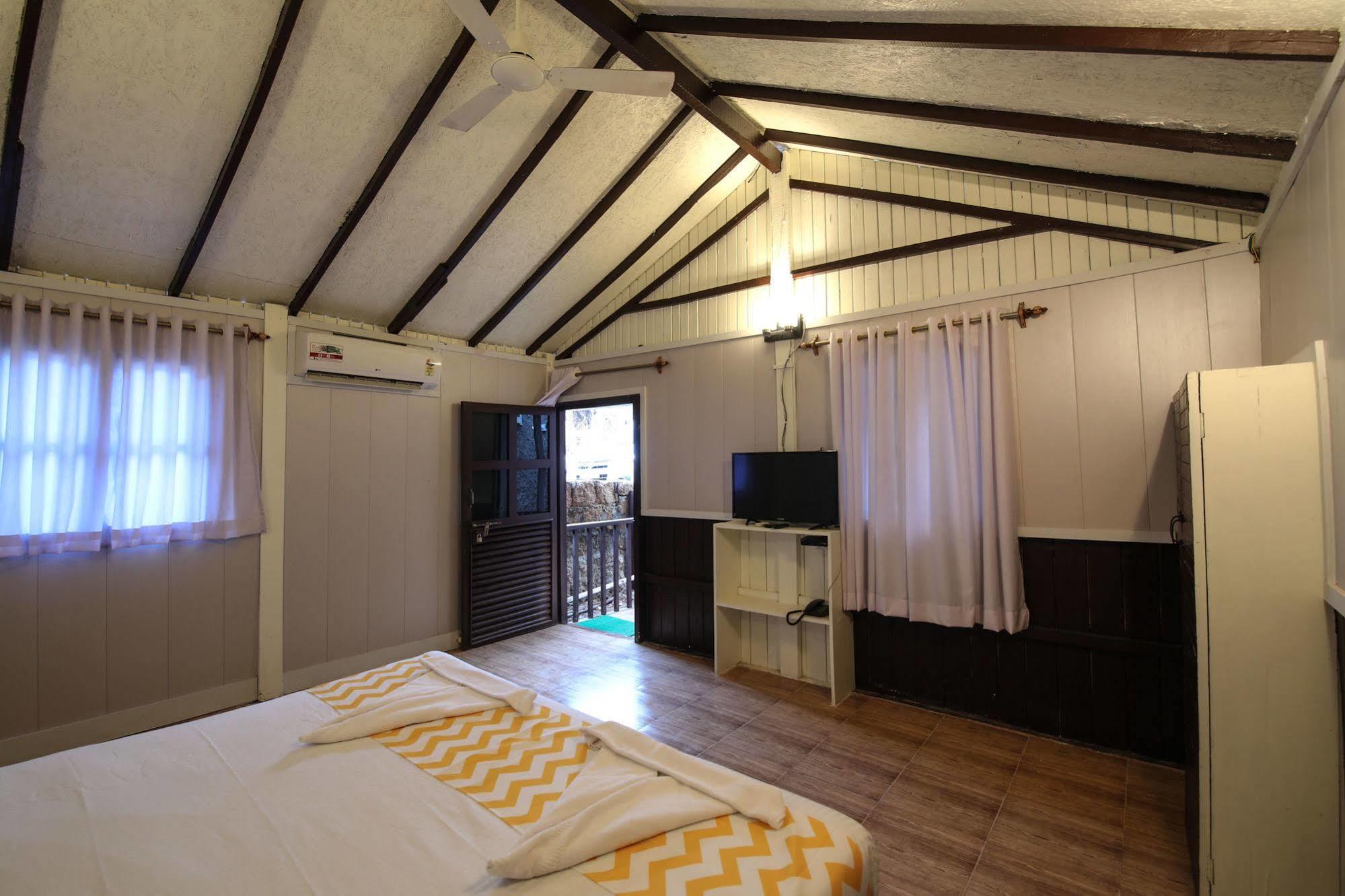Treebo Trend Ashwem Beach Resort Goa 만드렘 외부 사진