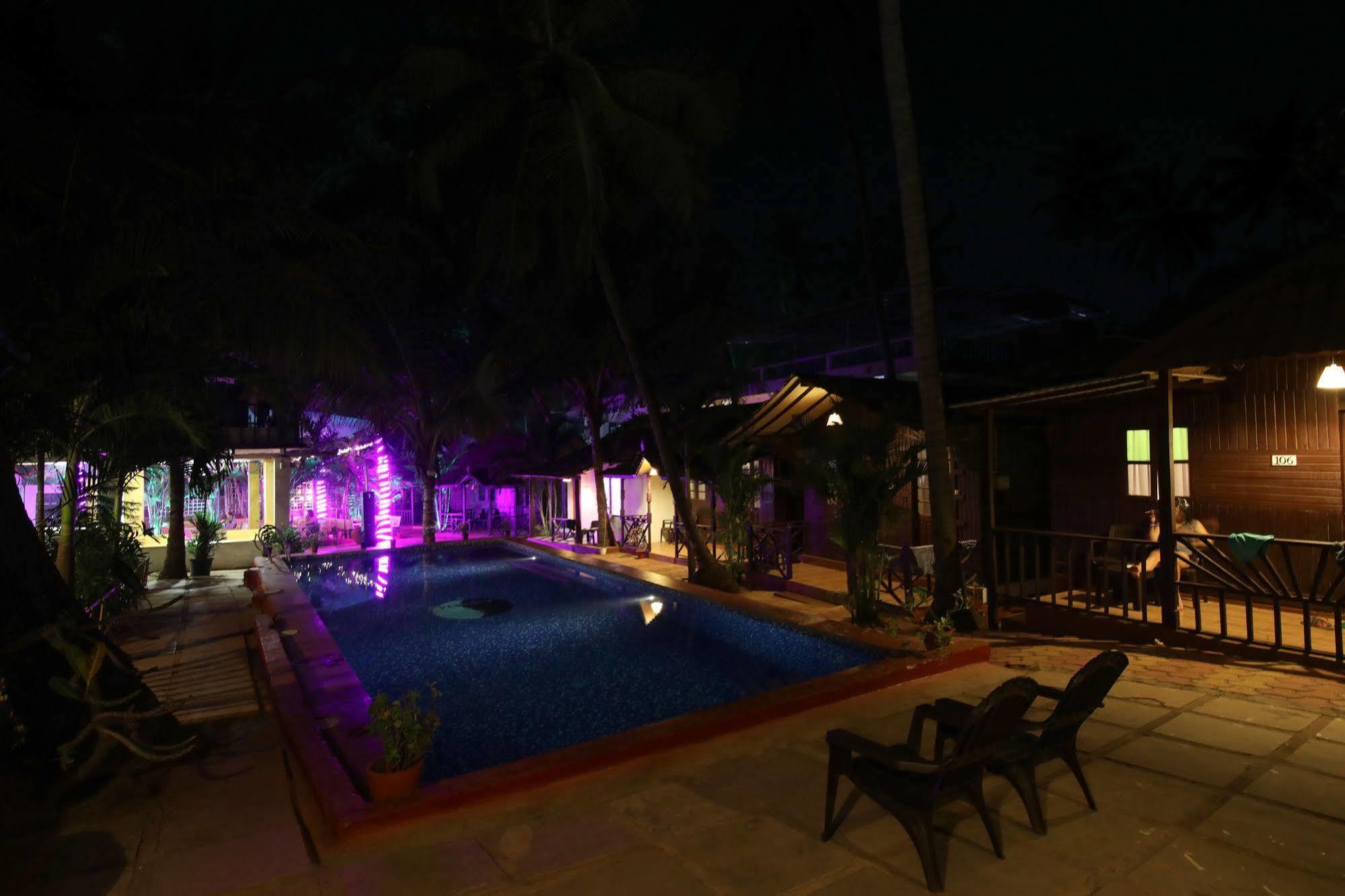 Treebo Trend Ashwem Beach Resort Goa 만드렘 외부 사진