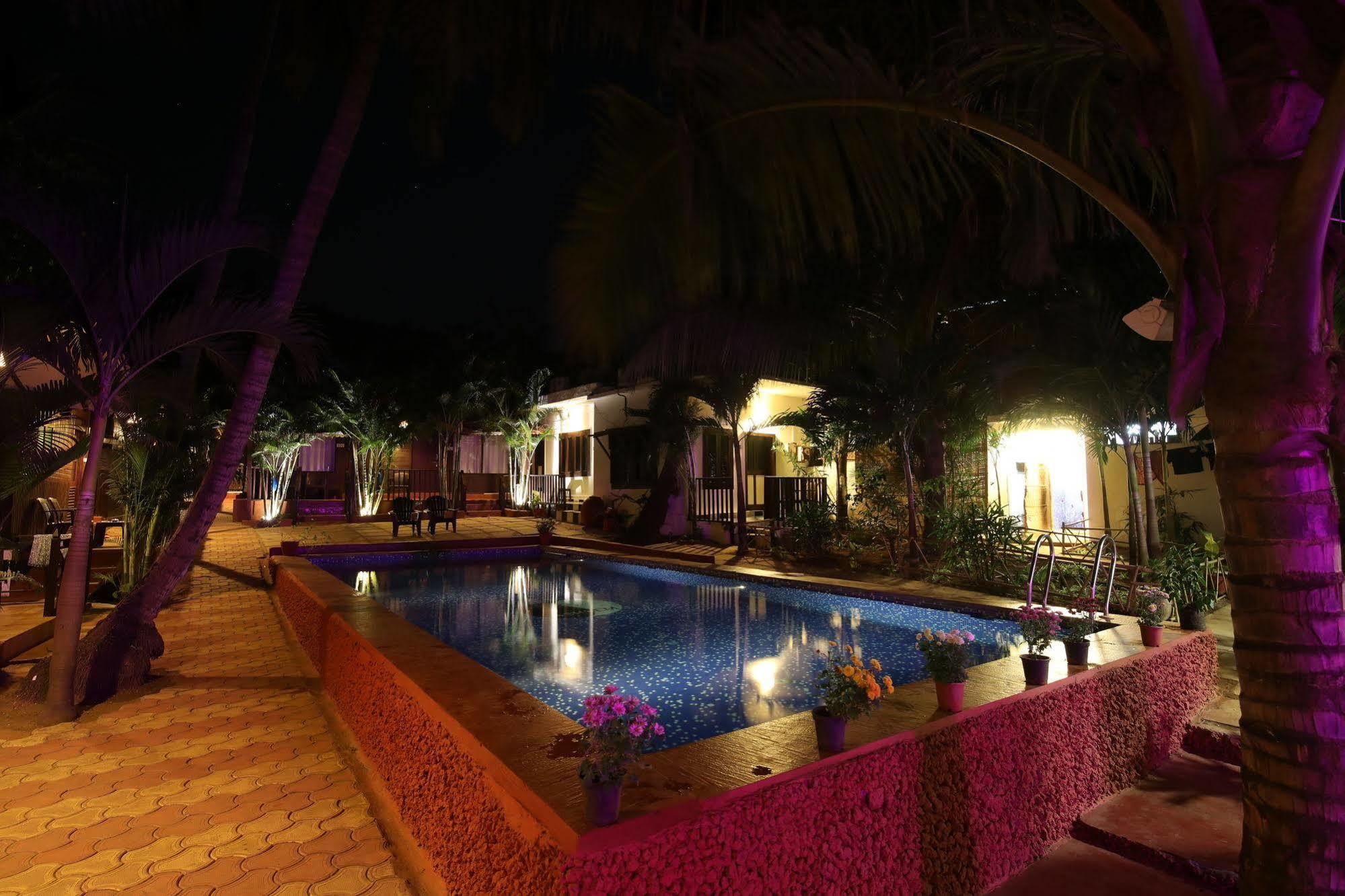 Treebo Trend Ashwem Beach Resort Goa 만드렘 외부 사진